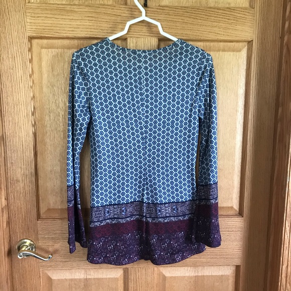 Living Doll   Beautiful long bell sleeved top - Picture 5 of 5